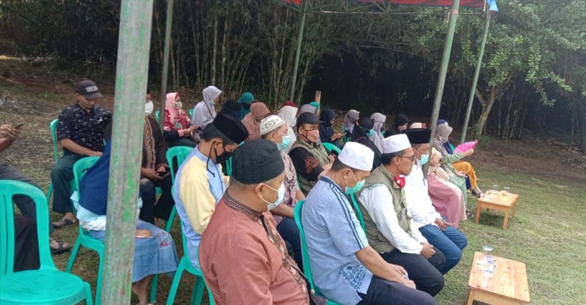 rapat di makam